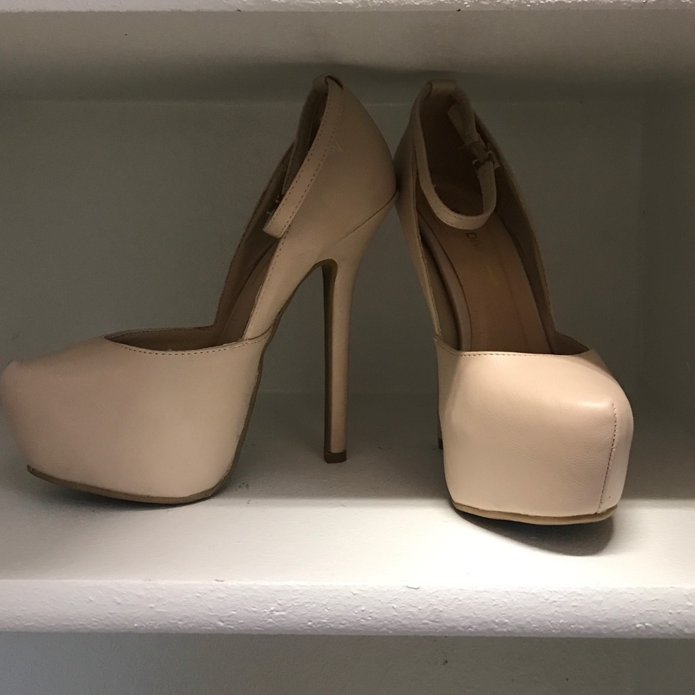 Pumps size 5